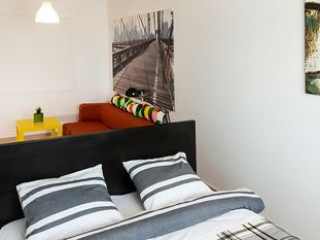 STUDIO R REDBED SELF-CATERING APARTMENTS