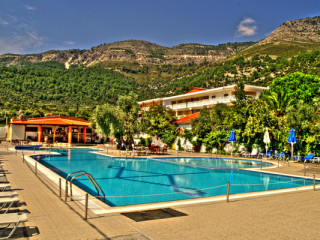 CEZARI APARTHOTEL
