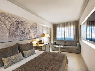 Salles Hotel Pere IV