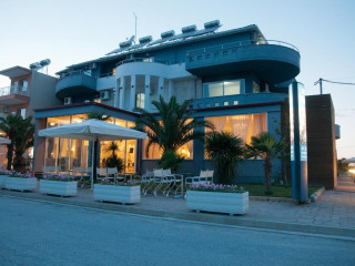 Yakinthos Hotel 