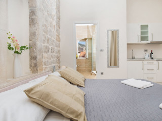 APARTMENTS LAUSION