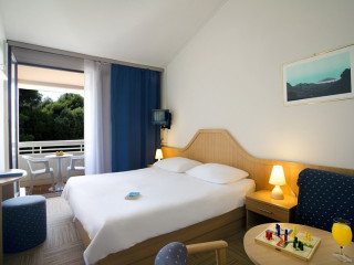 MAKEDON HOTEL