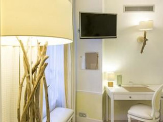 HÔTEL EIFFEL TROCADÉRO