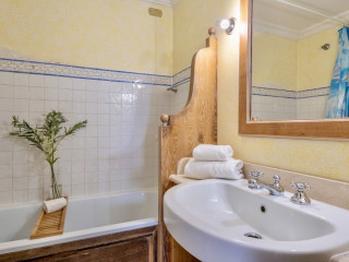 GRAZIOSE VILLE CON A.C E PISCINA COMUNE