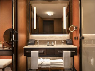 LUJO HOTEL ART amp;JOY