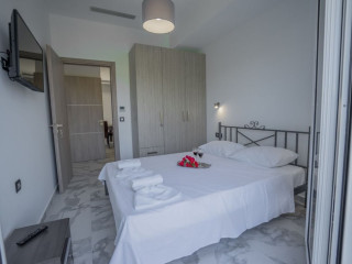 KATSAROS DELUXE APARTMENTS II