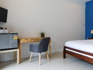 THE SNUG AIRPORTEL