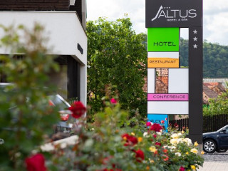 HOTEL ALTUS.