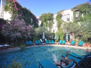 EL VINO HOTELSUITES