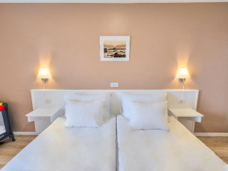 Coral La Quinta Park Suites