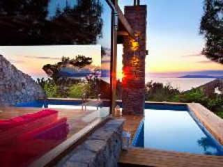 NAUTICAL HOTEL