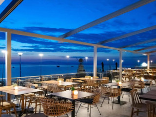 Sea Level Hotel