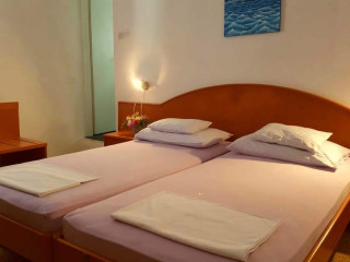 ROOMS MILENA - DOUBLE OR TWIN ROOM WITH PRIVATE BATHROOM