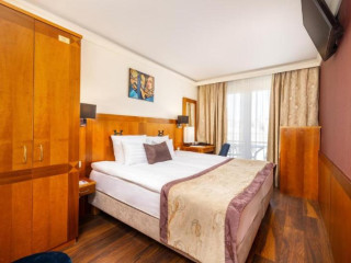 Carlton Hotel Buda Castle