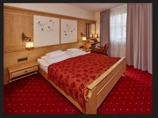 Central Fira Suites