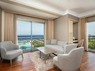 Cratos Premium Hotel