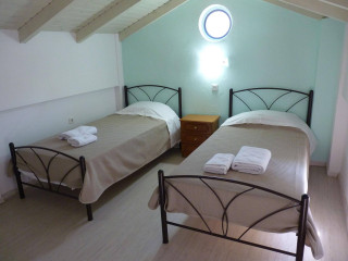 Ilianthos Apartments amp; Rooms