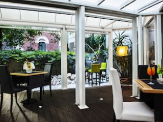 Twentyone Hotel