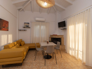 Lagouvardos Apartments Marathopoli