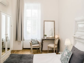 HOUSE BELETAGE-BOUTIQUE HOTEL