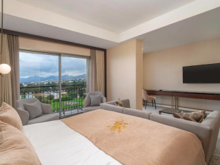 Cratos Premium Hotel