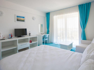 BLAXY PREMIUM RESORT