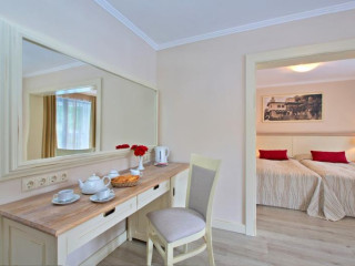 White Rock Castle Suite