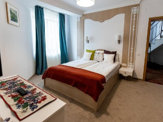 PENSIUNEA MONTI CHALET.