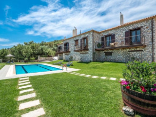 Agrikia Villa - Varvarigos Houses