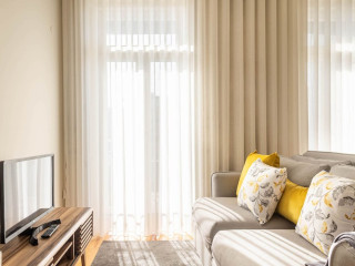 BONJA1 LIGHT-FILLED APARTMENT W/ BALCONY +AC