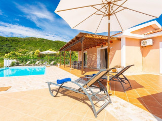 VILLA PEACH LARGE PRIVATE POOL WALK TO BEACH SEA VIEWS A C WIFI
