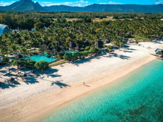 La Pirogue, A Sun Resort