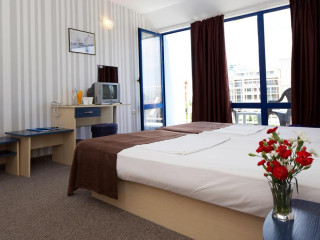 BOHEMI  HOTEL