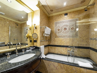 River Chateau Hotel