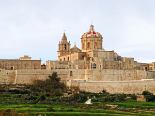 LUXURY APT WITH SIDE SEA VIEWS amp; POOL, TOP LOCATION