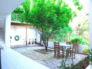 Syraina Apartments
