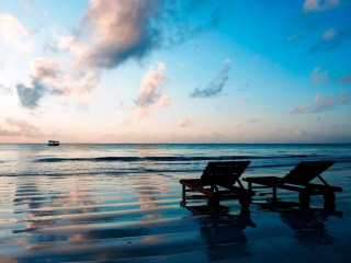 Neptune Paradise Beach Resort & Spa and Safari Tsavo Explorer RO