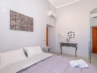 MARAMIA APARTMENT A SHORT STROLL FROM BEACH CITY CENTRE AND TRA