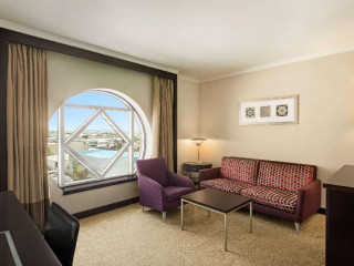 Ramada Plaza by Wyndham Dubai Deira