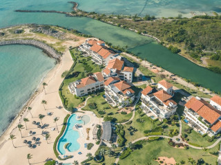 ENJOY THE OCEAN VIEW FROM YOUR STUDIO AT PUNTA PALMERA