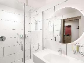 Hampton by Hilton London City