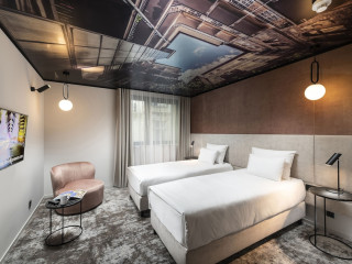 THREE CORNERS DOWNTOWN HOTEL