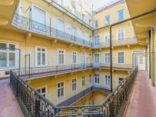 MUSIC ACADEMY BEDROOM SUITE CAFÉ VIAN APARTMAN KFT