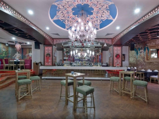 Cratos Premium Hotel