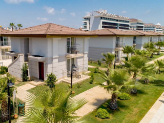 CRYSTAL BOUTIQUE BEACH