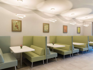 Hampton by Hilton Rome East