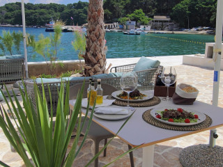 KALAMOTA BEACH HOUSE