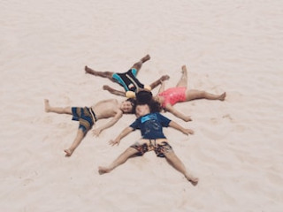 VICTORIA BEACHCOMBER