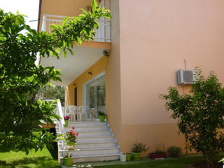 RENT A ROOM - BE RUSTIC