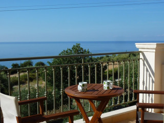 VILLA MARIANNA SEA VIEWS SHORT WALK TO VILLAGE